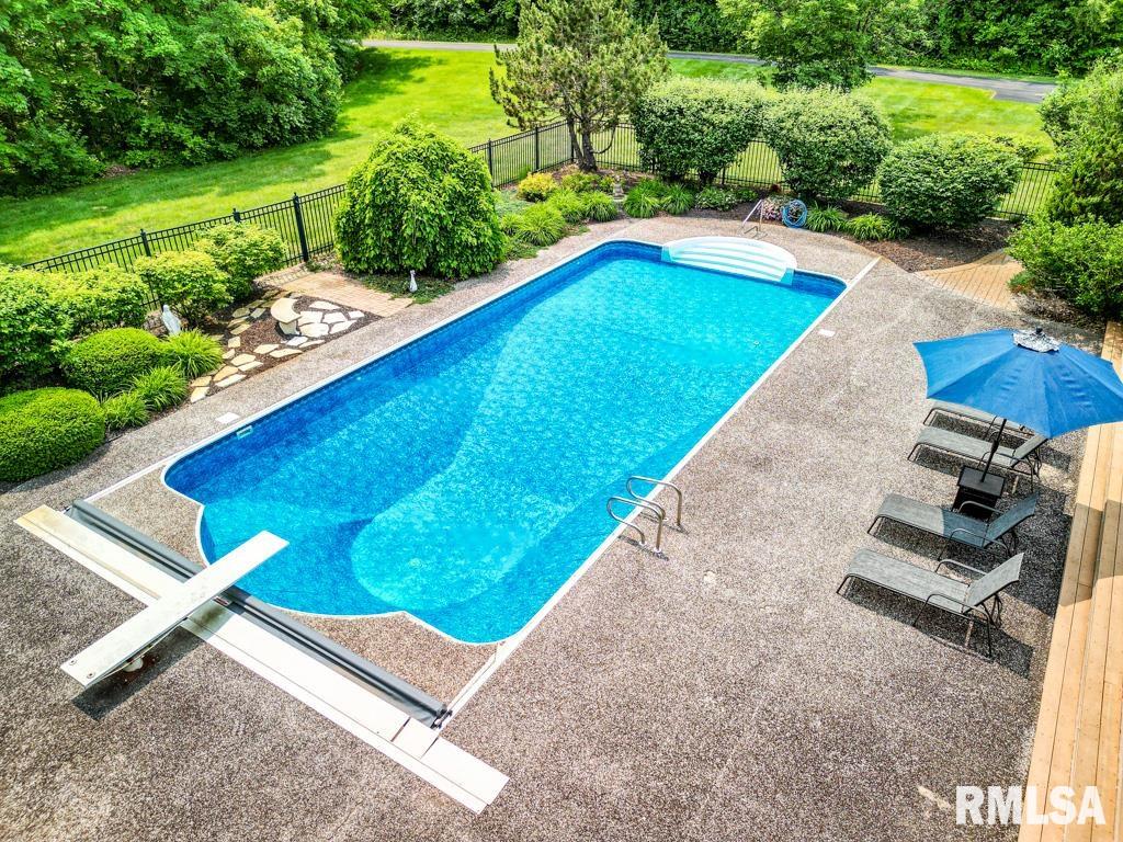 1112 W Cedar Hills Drive, Dunlap, Illinois image 10