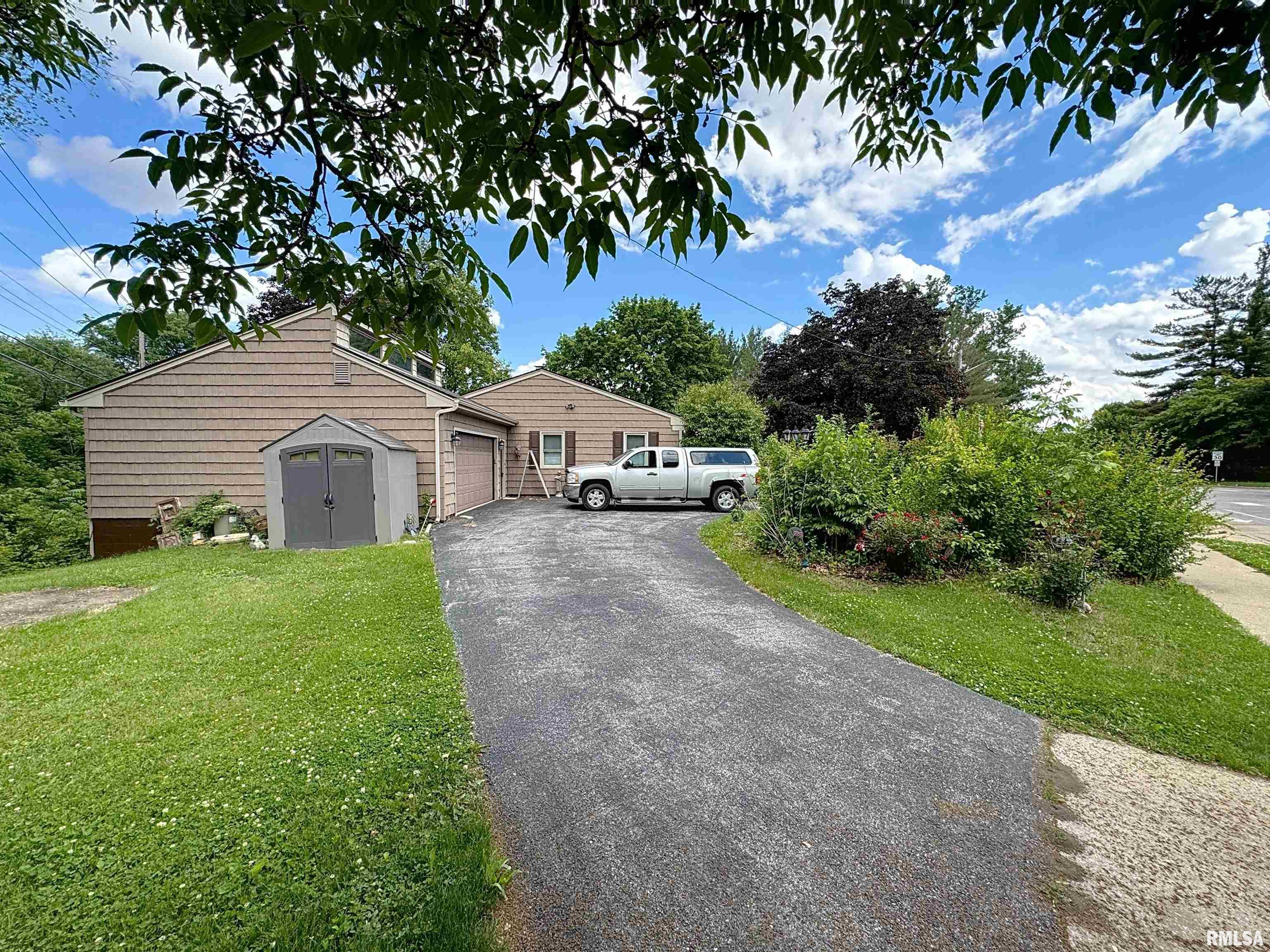 5303 34th Avenue, Moline, Illinois image 3