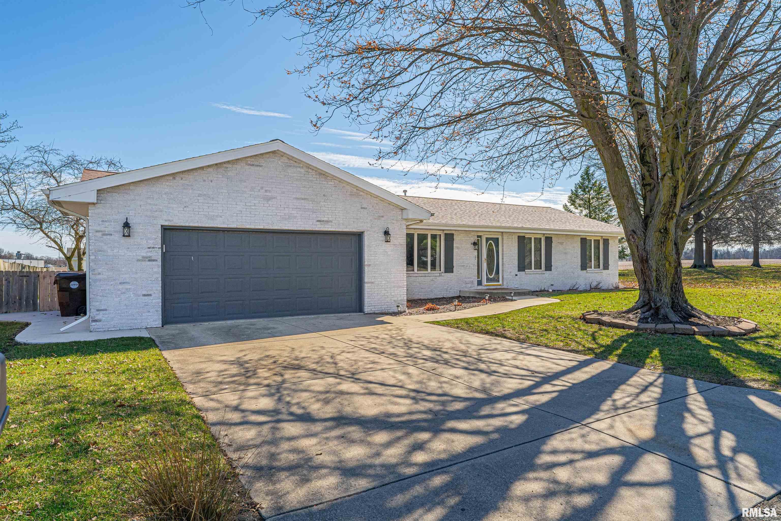 422 Holly Drive, Lincoln, Illinois image 3