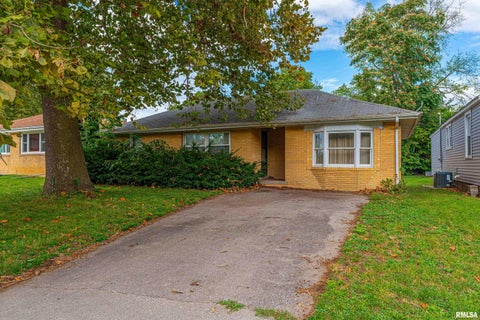Homes For Sale - 712 1st Street<br/> Lincoln, IL 62656