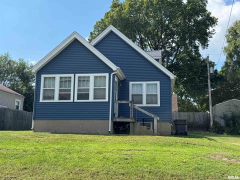 Homes For Sale - 1109 S 10th Street<br/> Pekin, IL 61554