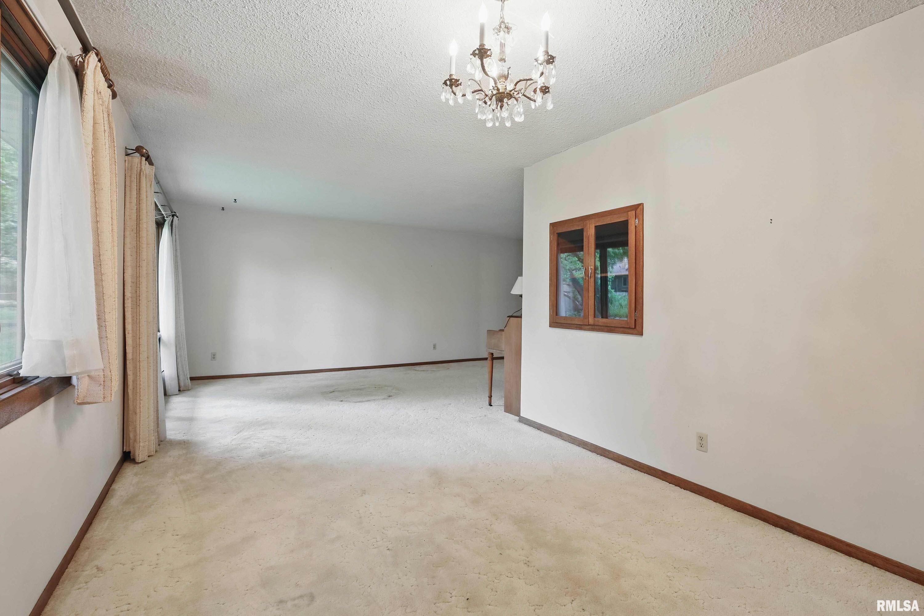 3816 Woodland Court, Davenport, Iowa image 11