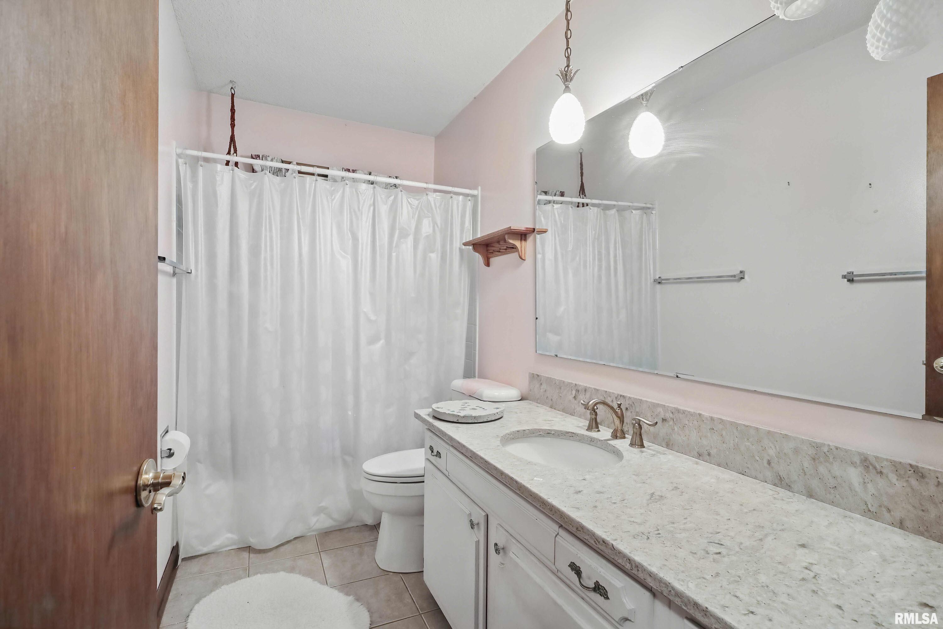3816 Woodland Court, Davenport, Iowa image 20