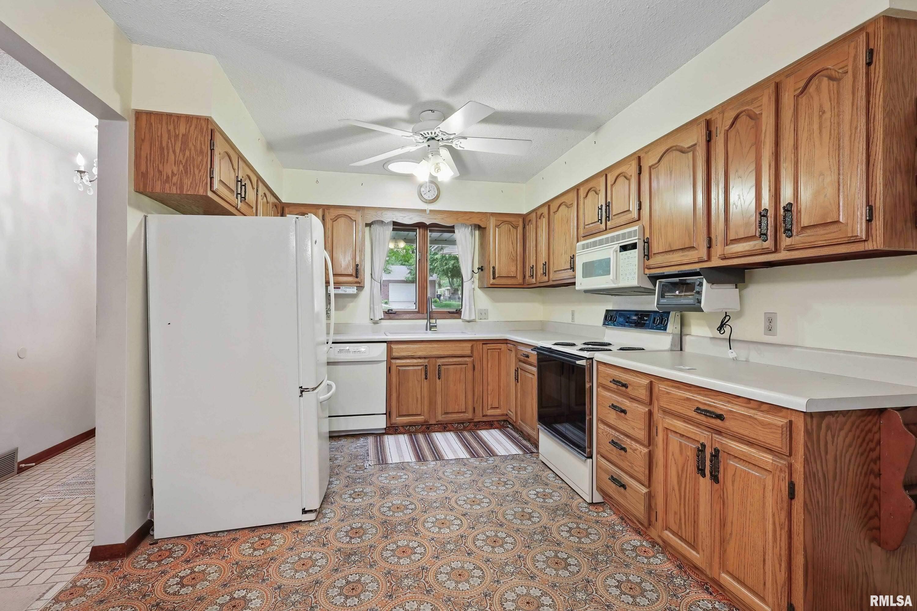 3816 Woodland Court, Davenport, Iowa image 4