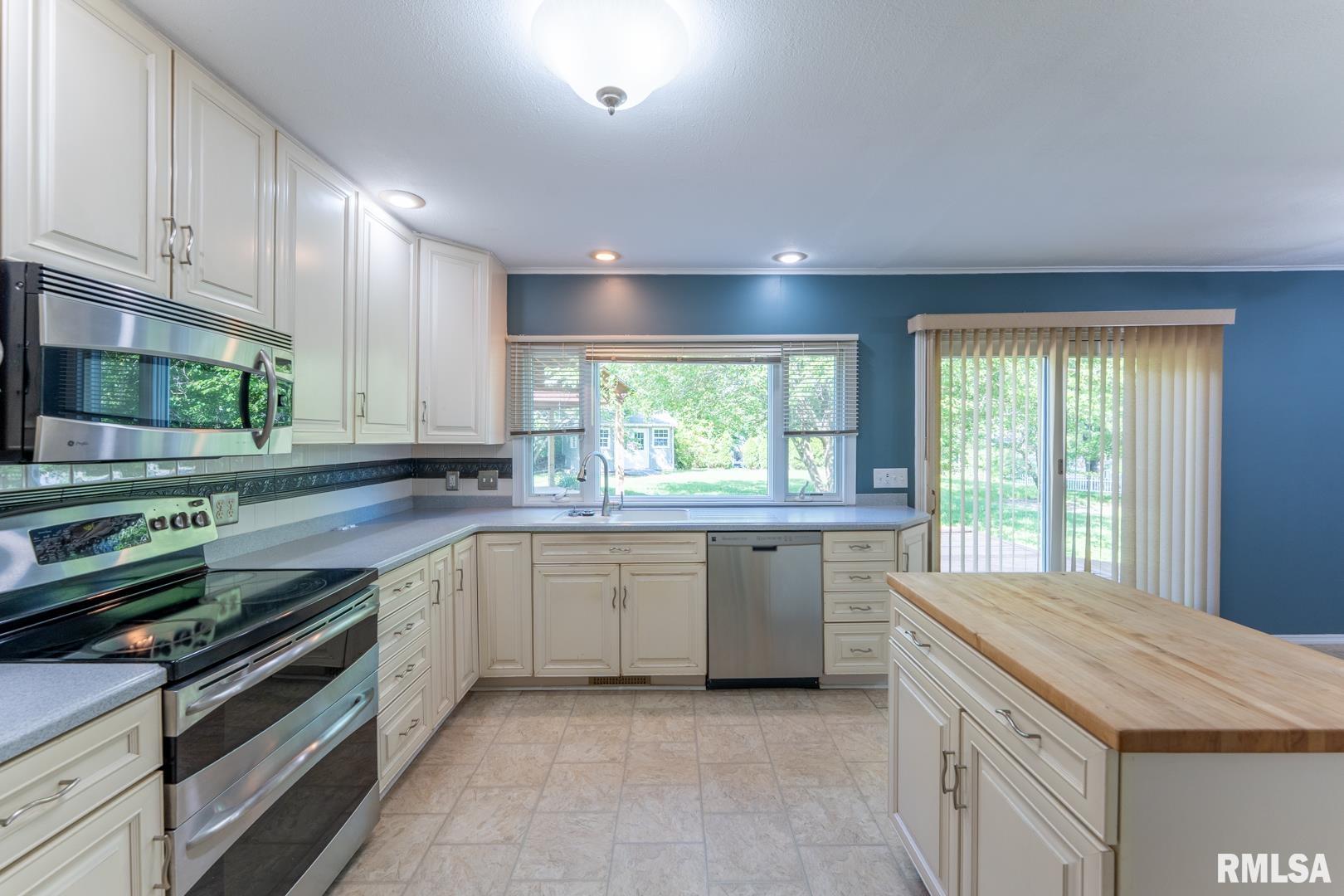 1004 Mockingbird Lane, Carterville, Illinois image 17