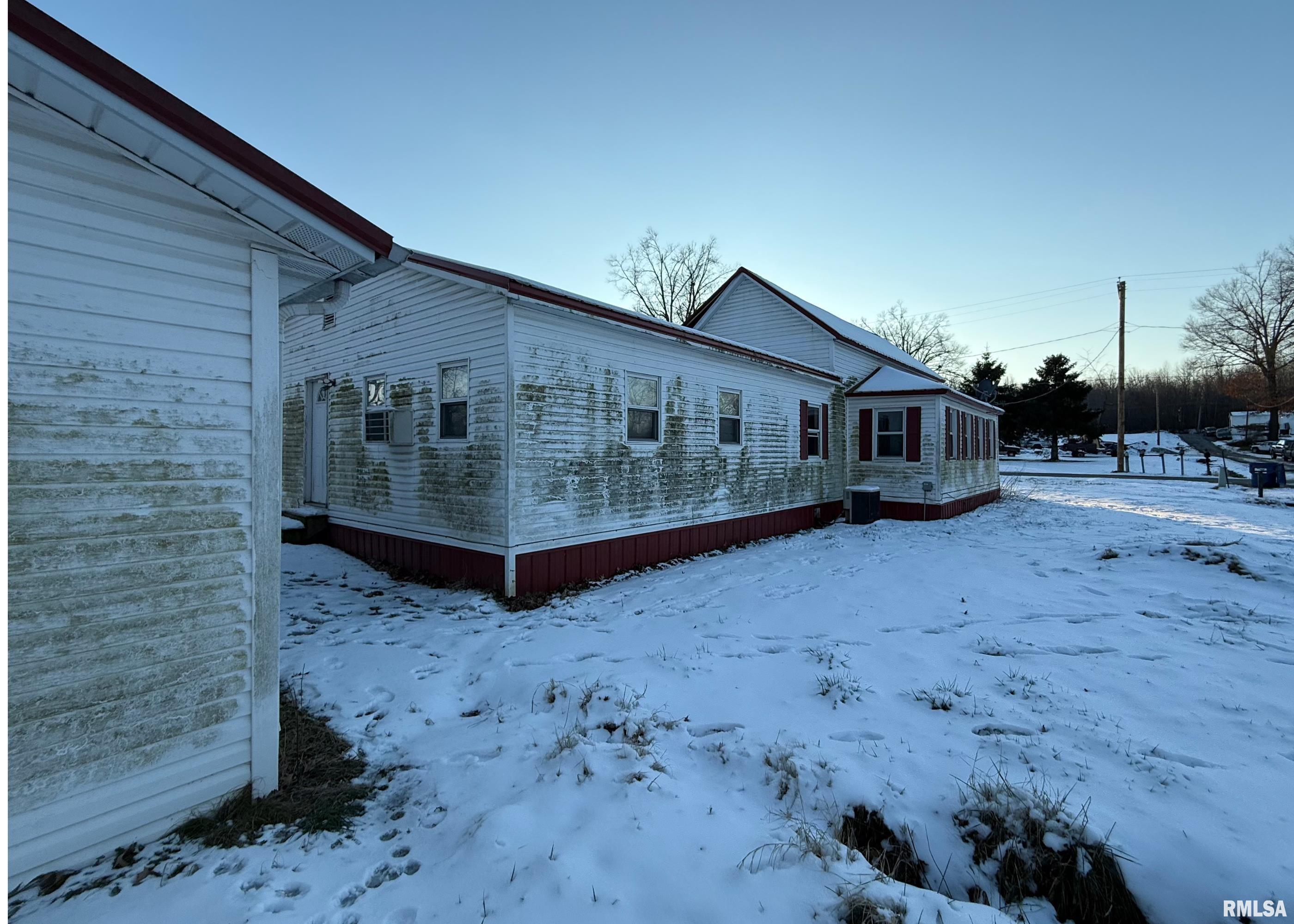 588 Pine Street, Eldorado, Illinois image 4