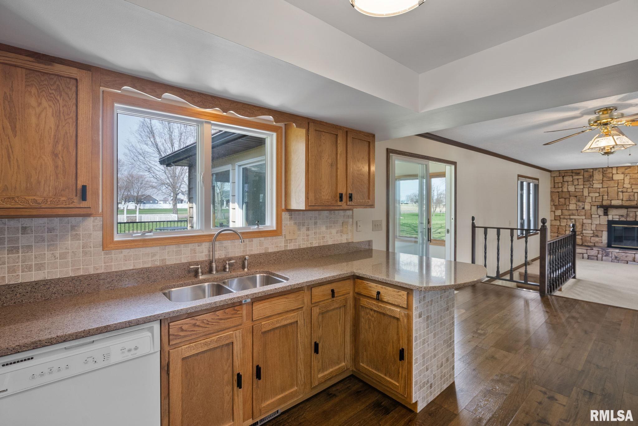 120 S 27th Avenue, Eldridge, Iowa image 9