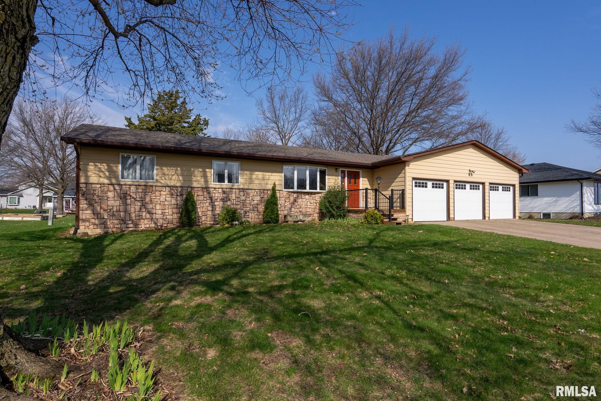 120 S 27th Avenue, Eldridge, Iowa image 2