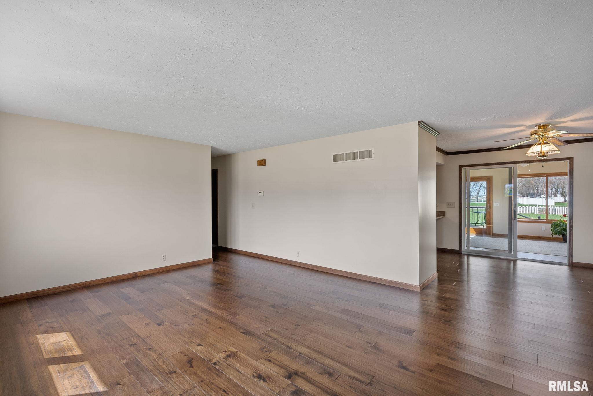 120 S 27th Avenue, Eldridge, Iowa image 4
