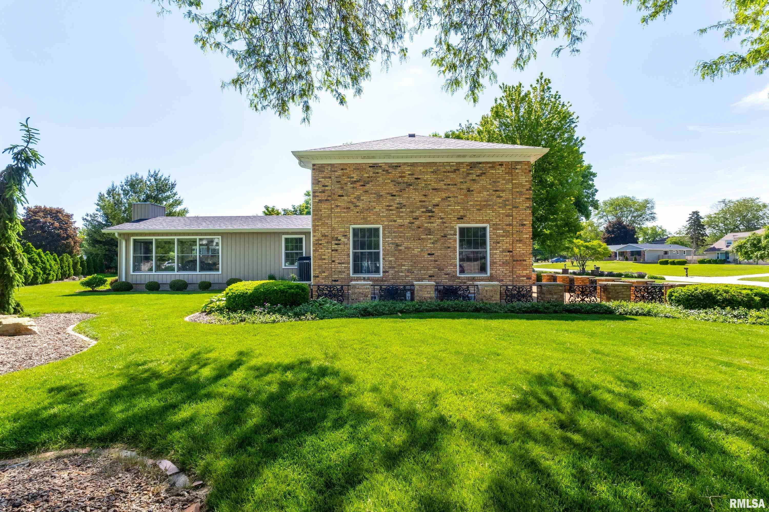 2312 Windsor Drive, Davenport, Iowa image 6