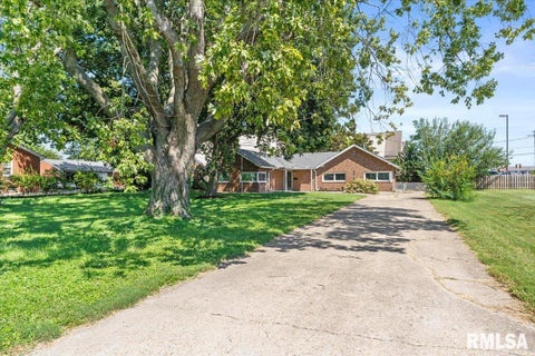 Homes For Sale - 2952 S 5th Street<br/> Sangamon County, Springfield, IL 62703