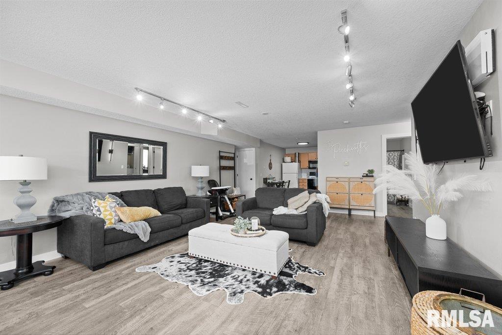 4186 Fairview Drive #6, Bettendorf, Iowa image 13