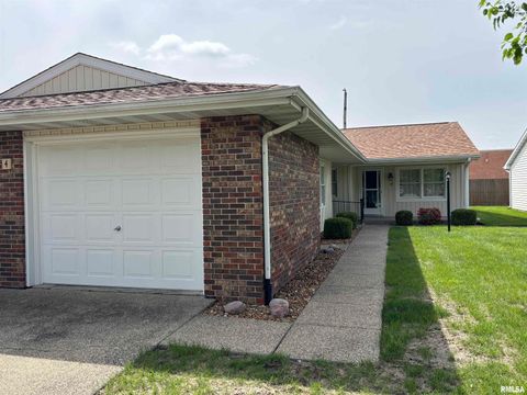Photo of 100 Heights Avenue #4, Taylorville, IL 62568 (MLS # CA1043142)