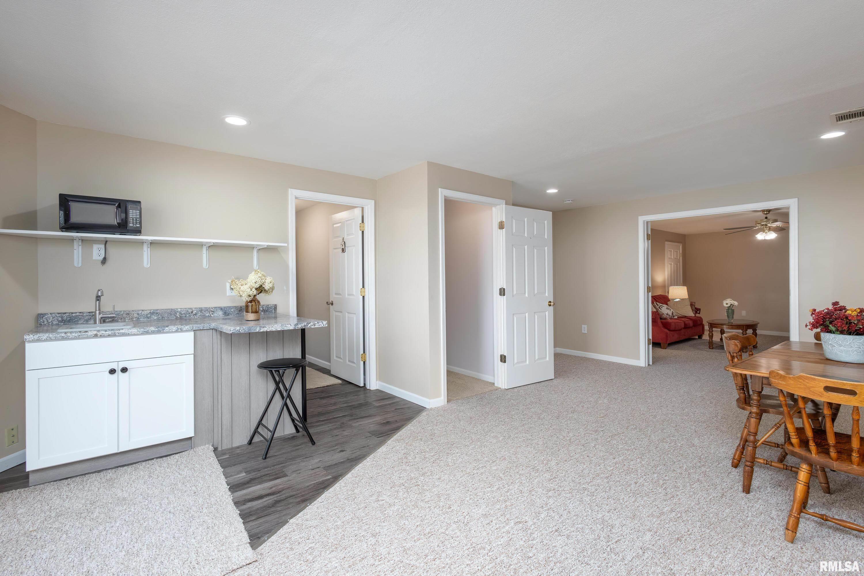 3625 Kennedy Drive #14, East Moline, Illinois image 23