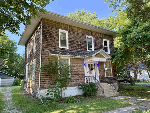 Homes For Sale - 215 W Pine Street<br/> Oneida, IL 61467