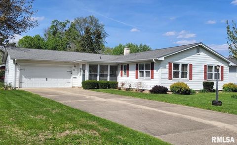 Photo of 89 CIRCLE Drive, Galesburg, IL 61401 (MLS # CA1043286)