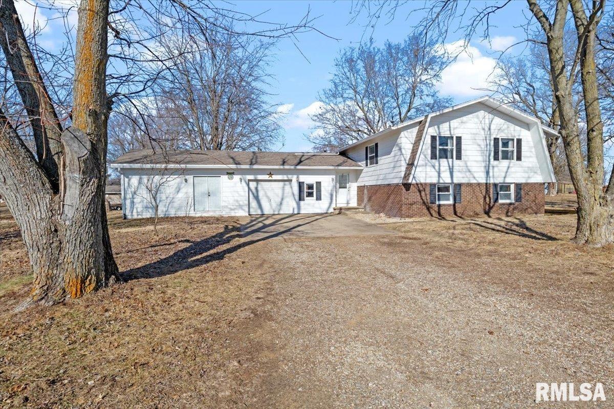 82 Clear Lake Road, Dawson, Illinois image 3