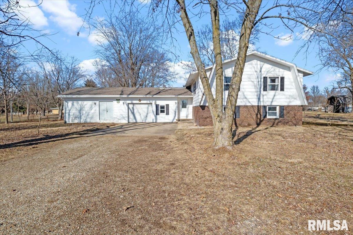 82 Clear Lake Road, Dawson, Illinois image 2