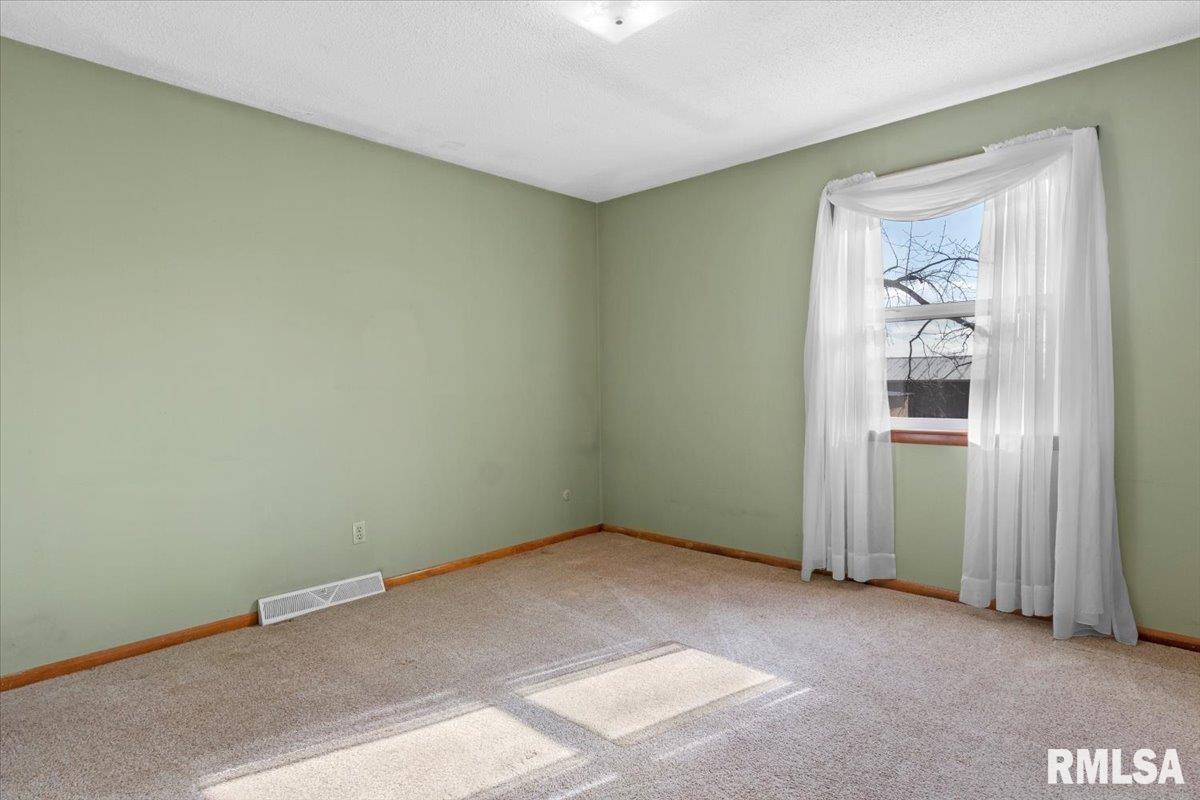 82 Clear Lake Road, Dawson, Illinois image 16
