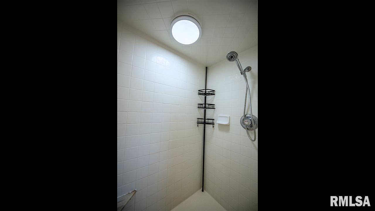 4439 Winding Hill Road, Davenport, Iowa image 20