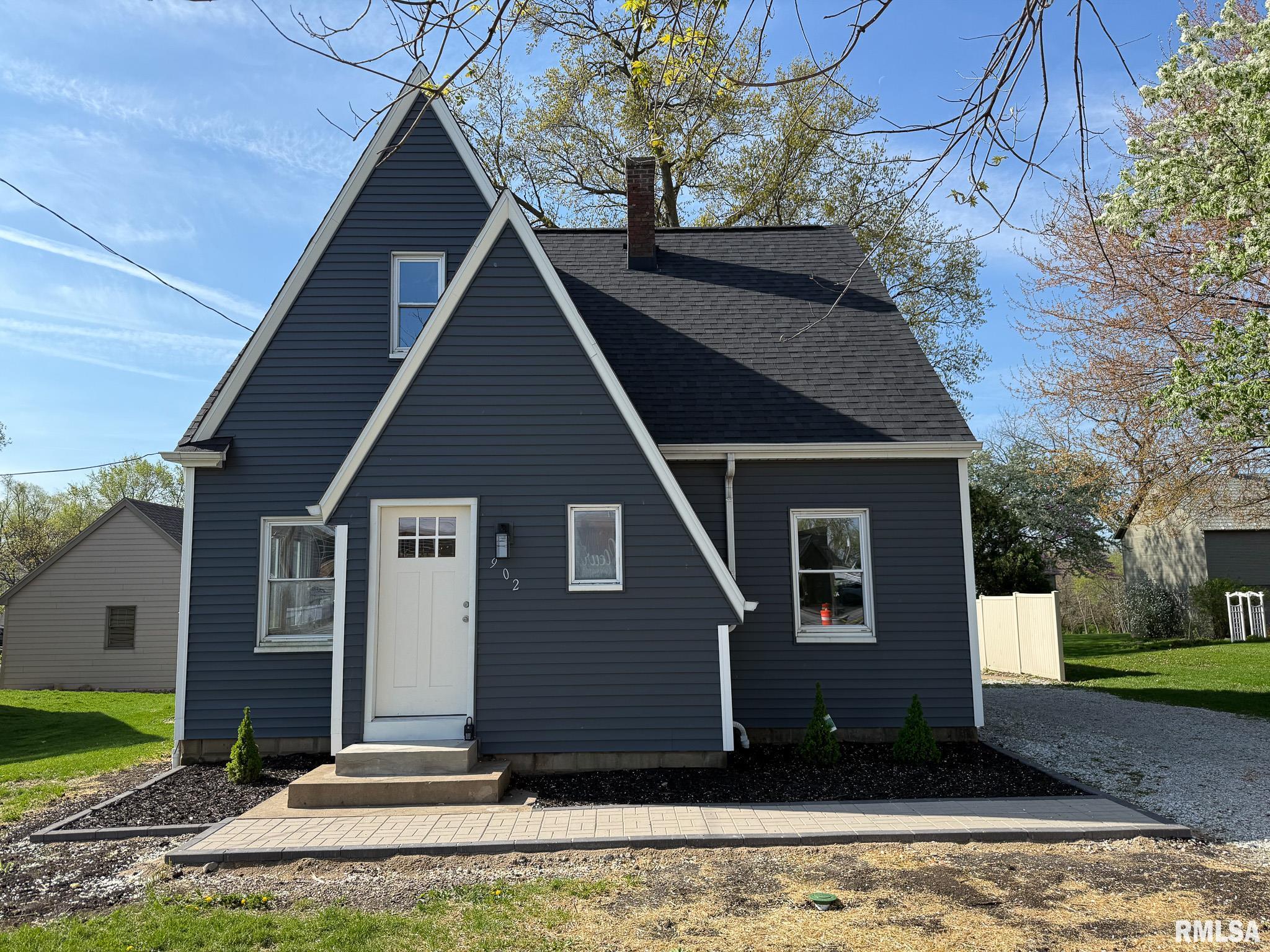 902 Peoria Street, Washington, Illinois image 2