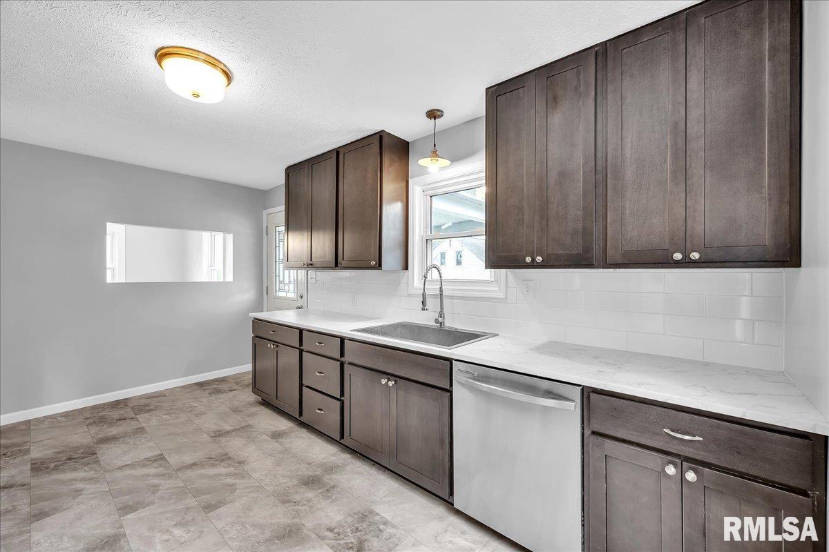 902 Peoria Street, Washington, Illinois image 9