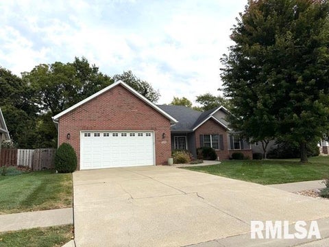 Homes For Sale - 1620 Hoechester Road<br/> Springfield, IL 62712