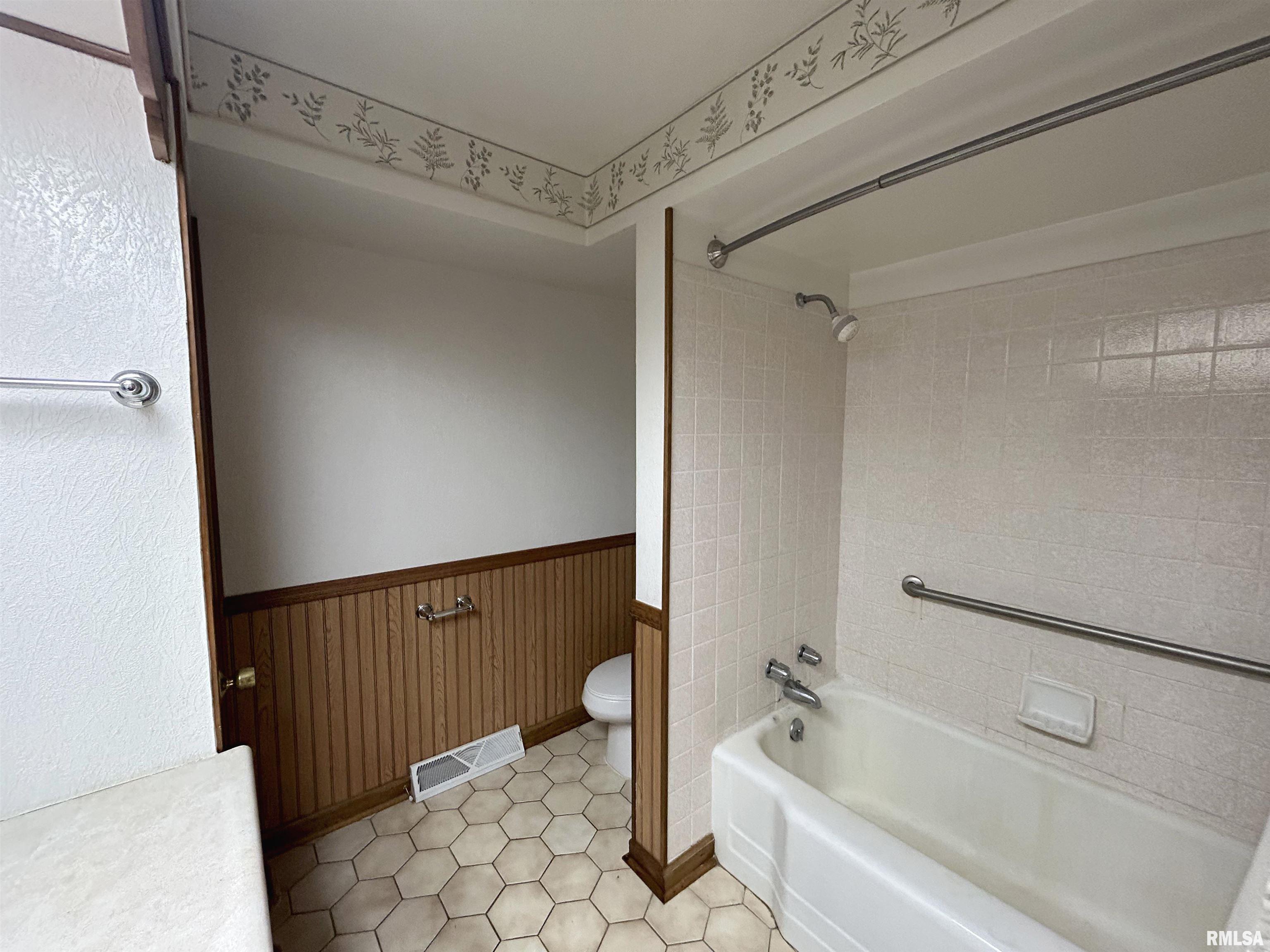 813 E Hines Avenue, Peoria Heights, Illinois image 27