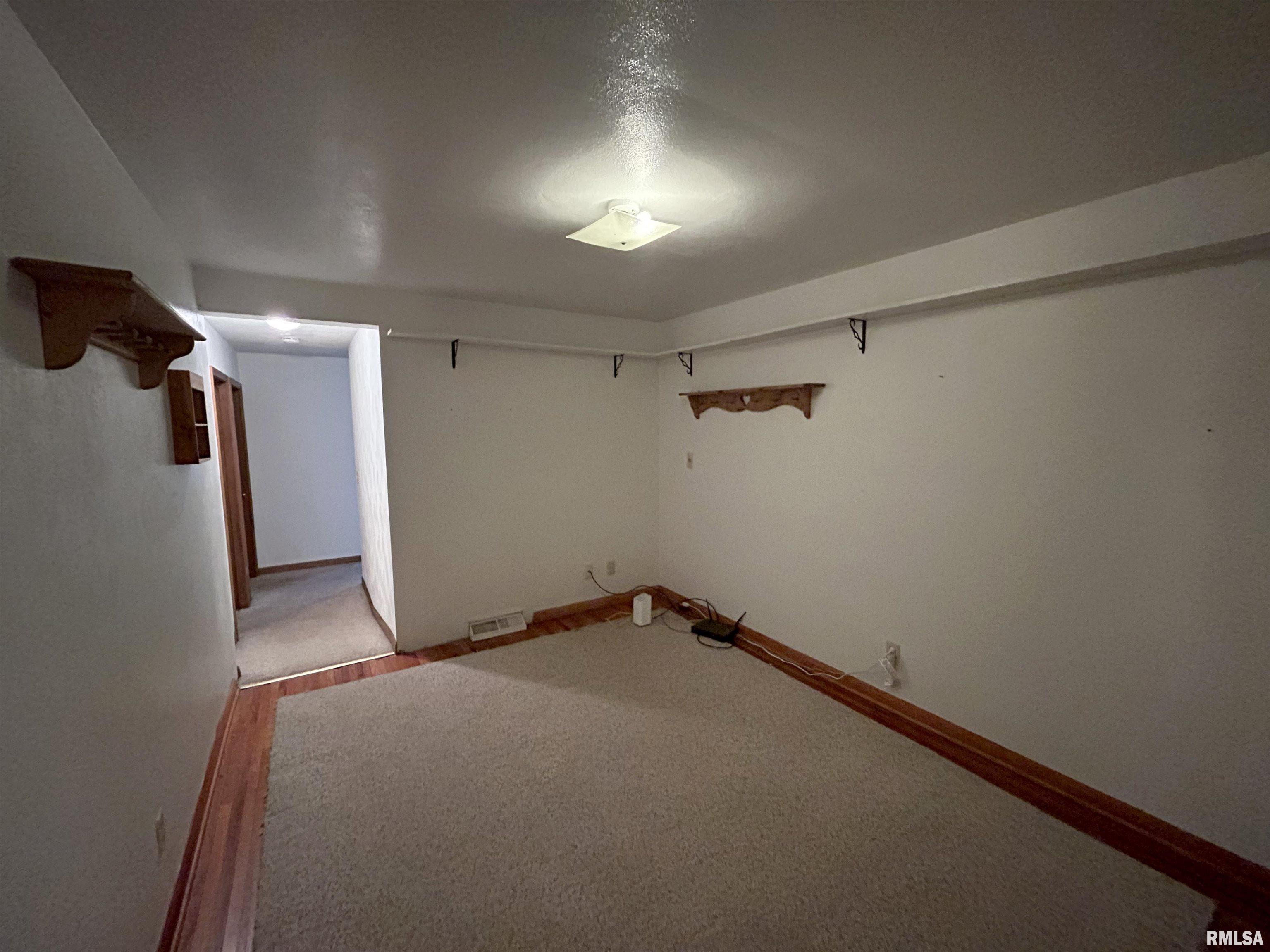 813 E Hines Avenue, Peoria Heights, Illinois image 24