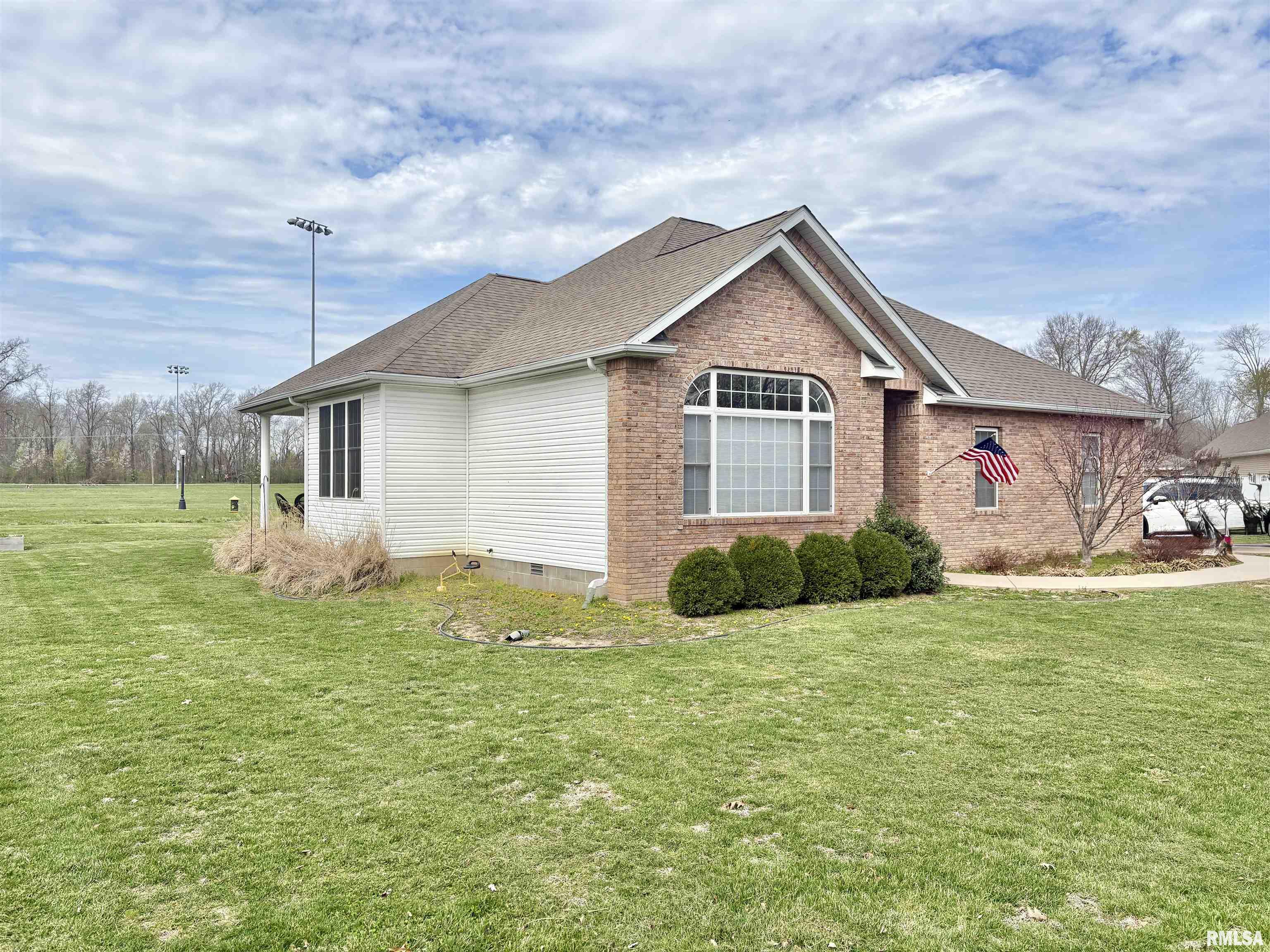 1409 Summer Drive, Herrin, Illinois image 2