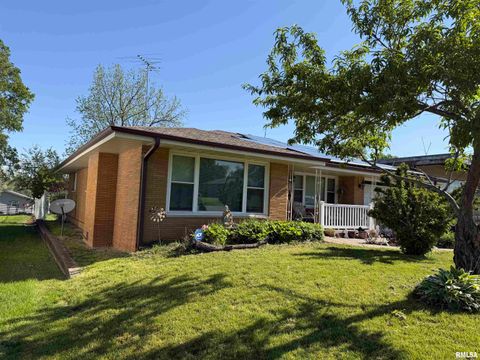 Homes For Sale - 104 E Main Street<br/> Henderson County, Biggsville, IL 61418
