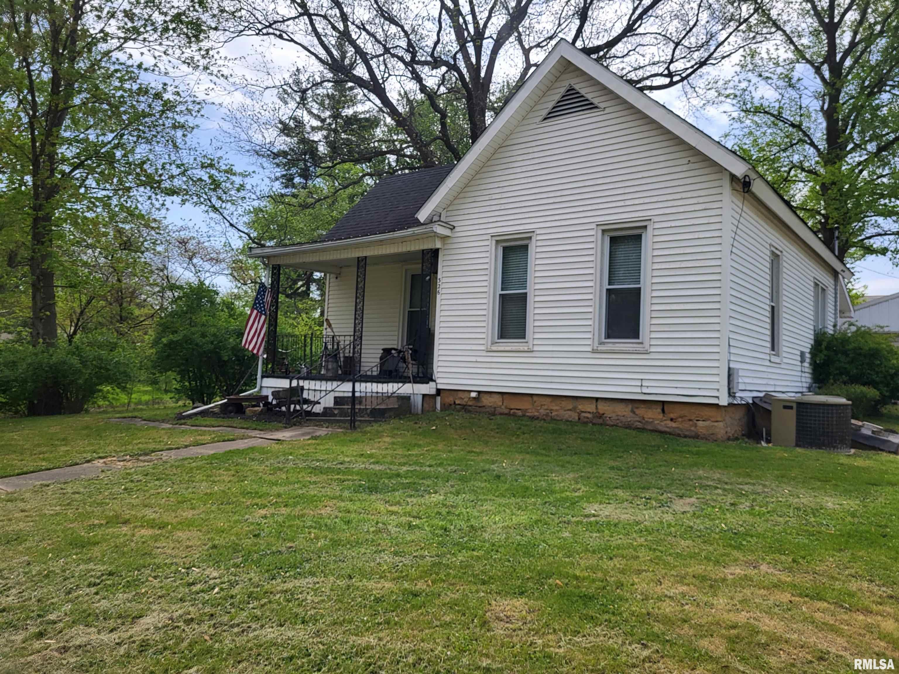 326 W 2nd Street, Versailles, Illinois image 1