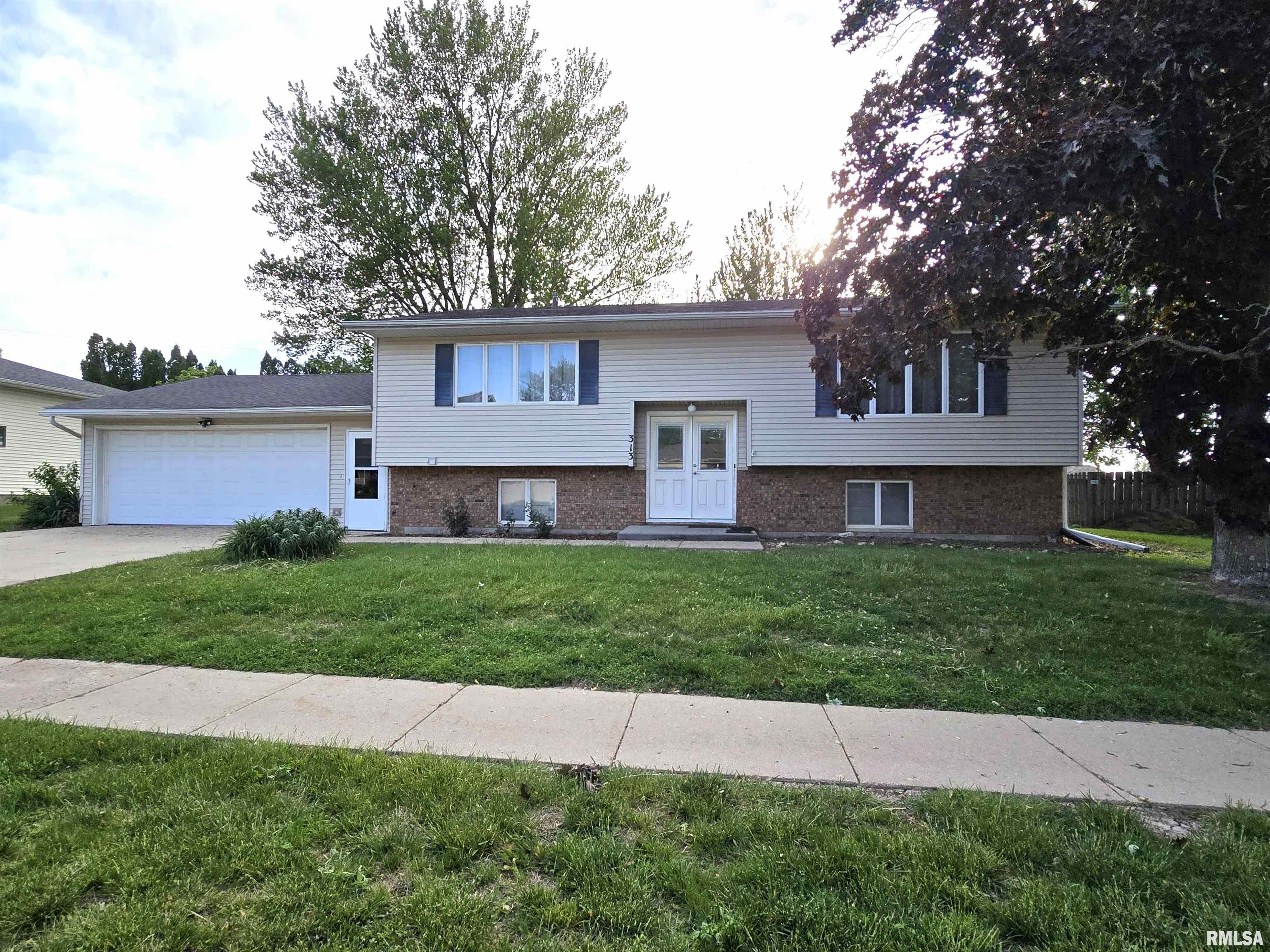 313 13th Avenue A, De Witt, Iowa image 1
