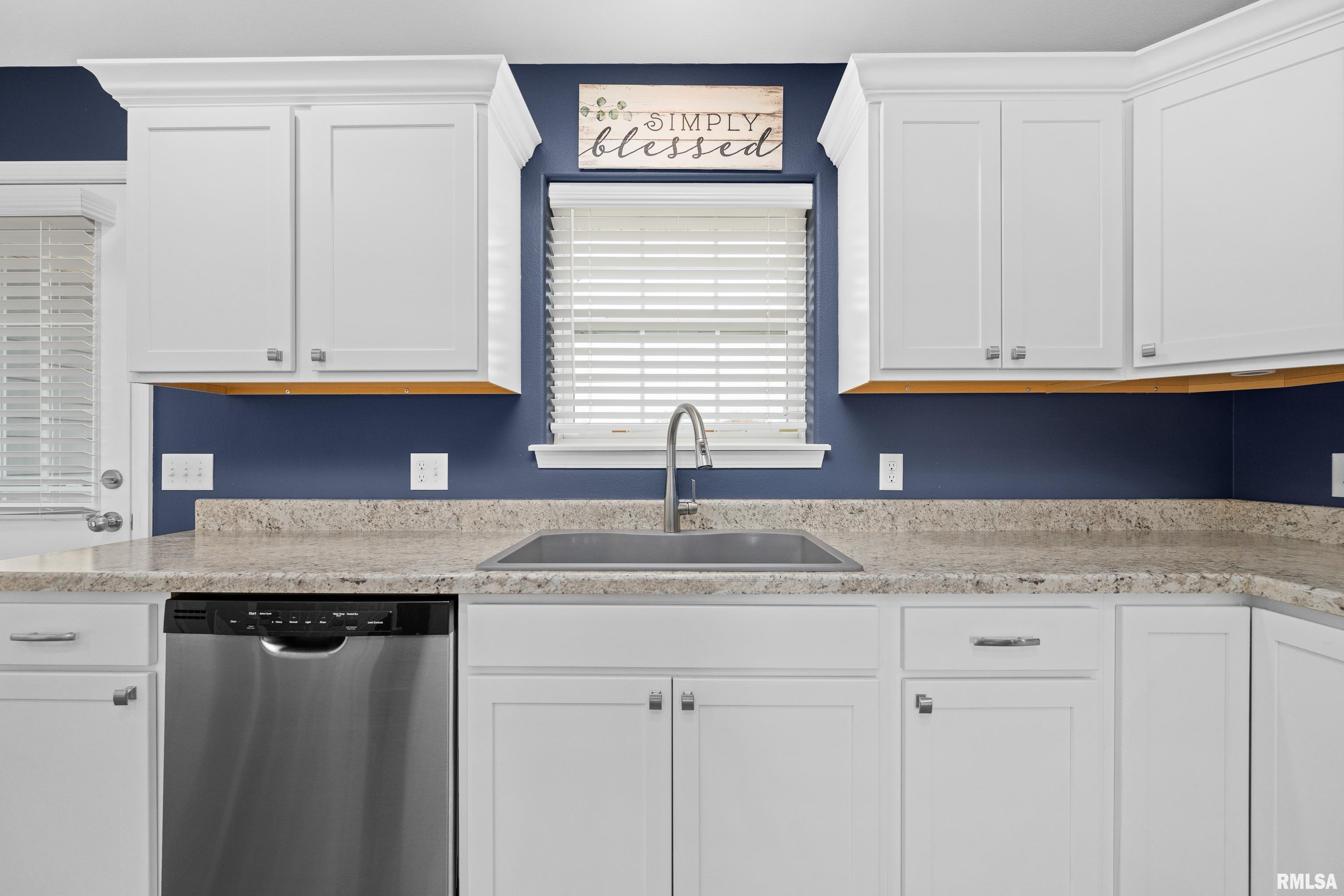 1556 Parkview Lane, Davenport, Iowa image 13