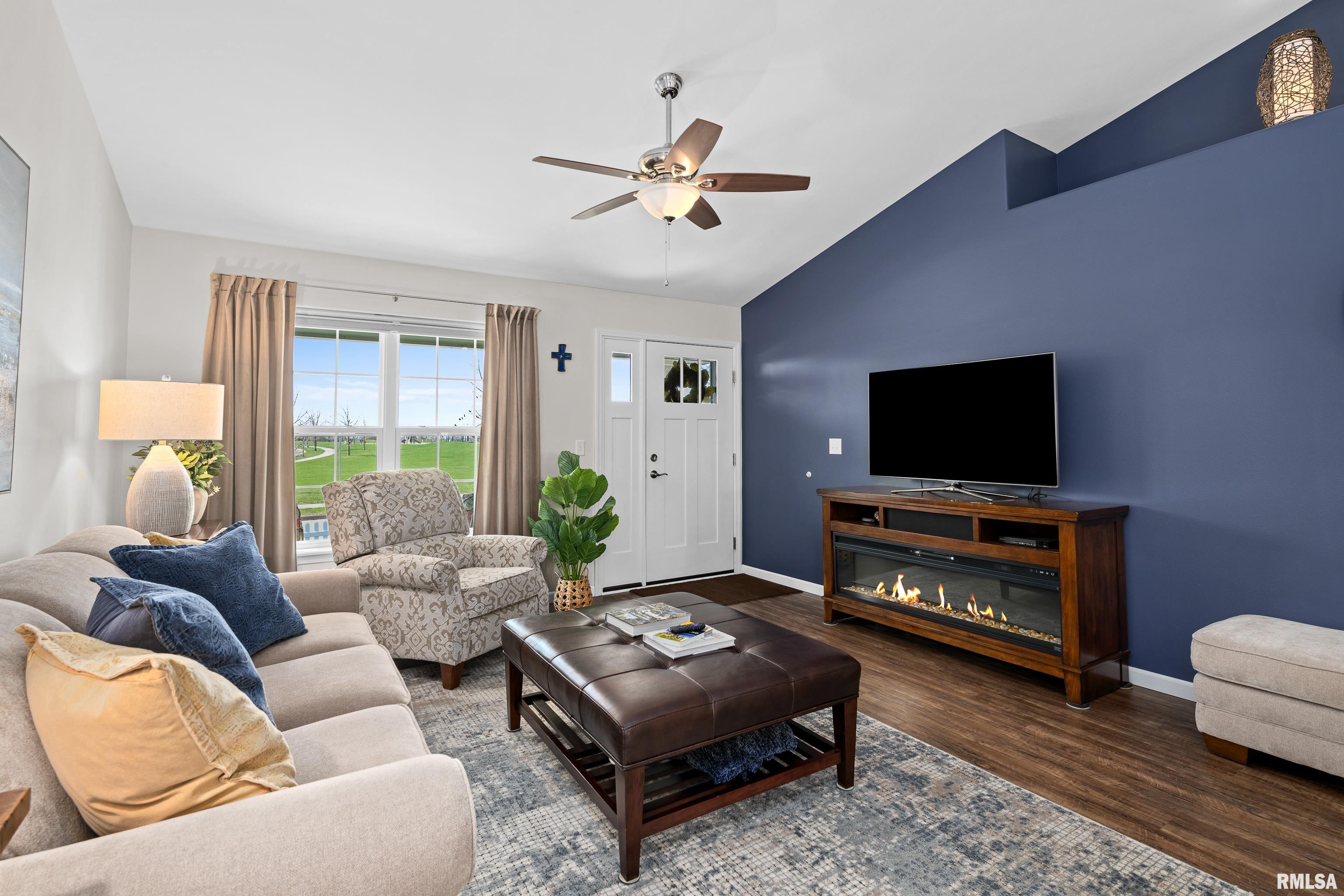 1556 Parkview Lane, Davenport, Iowa image 3