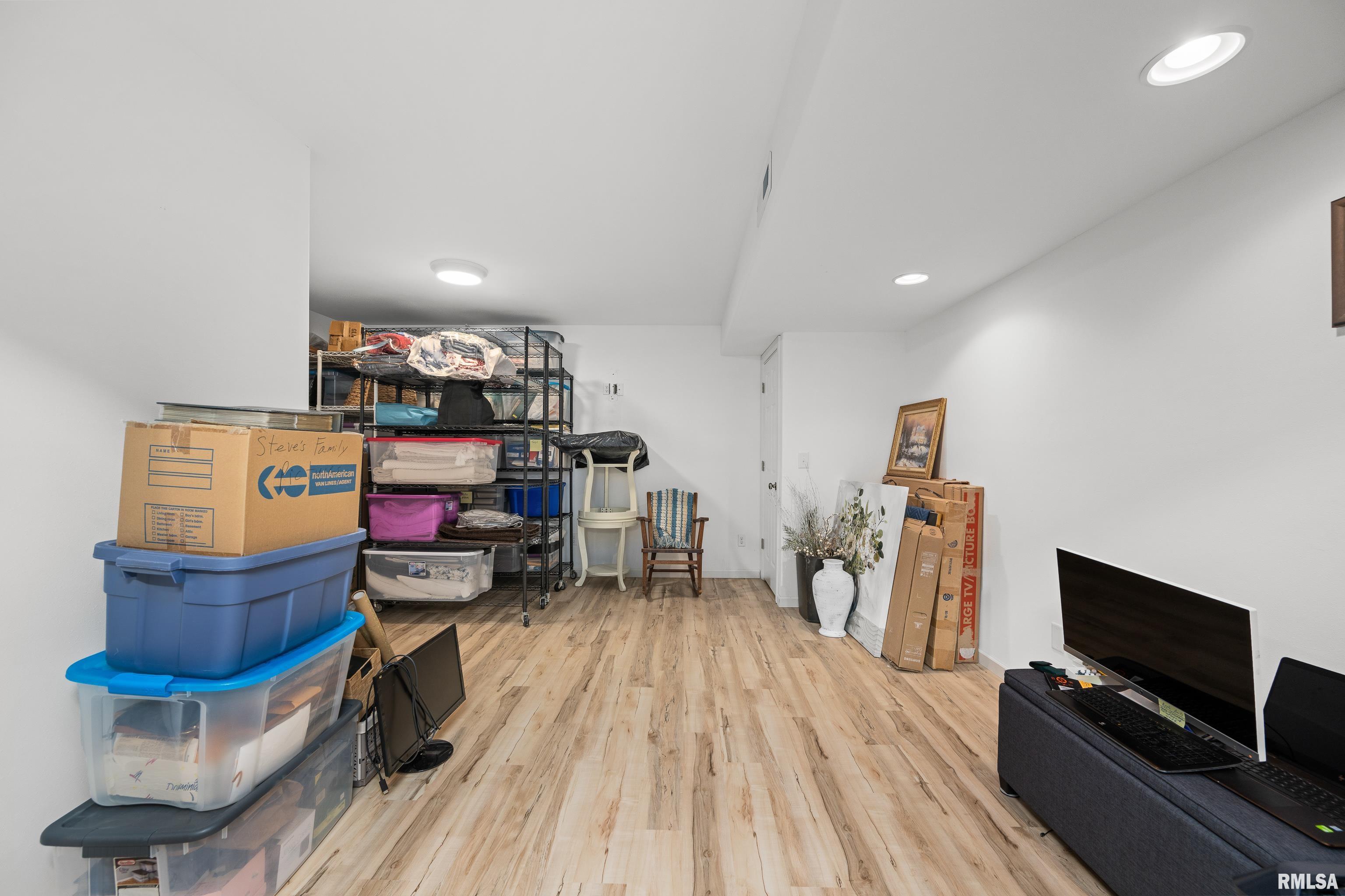 1556 Parkview Lane, Davenport, Iowa image 29