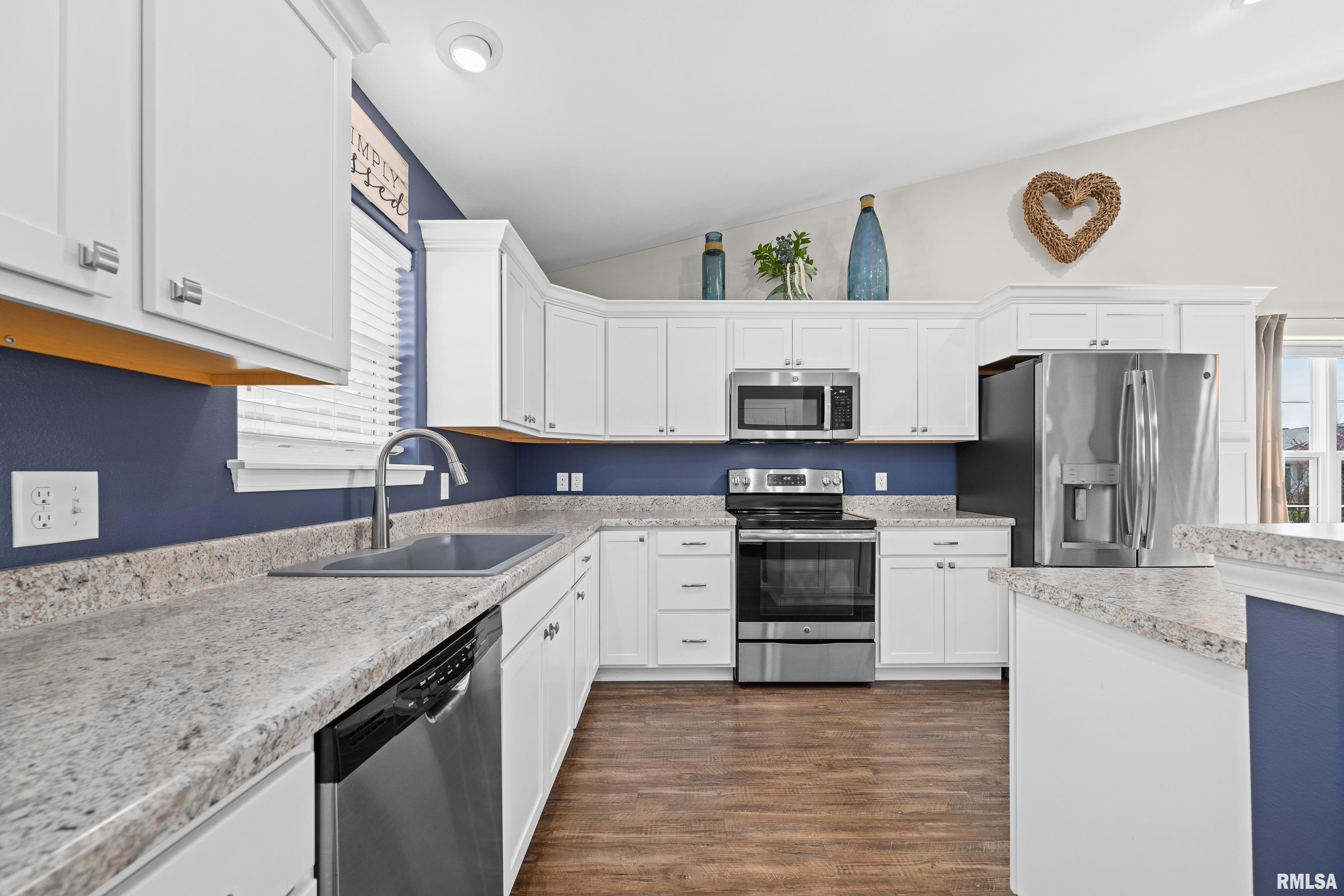 1556 Parkview Lane, Davenport, Iowa image 10