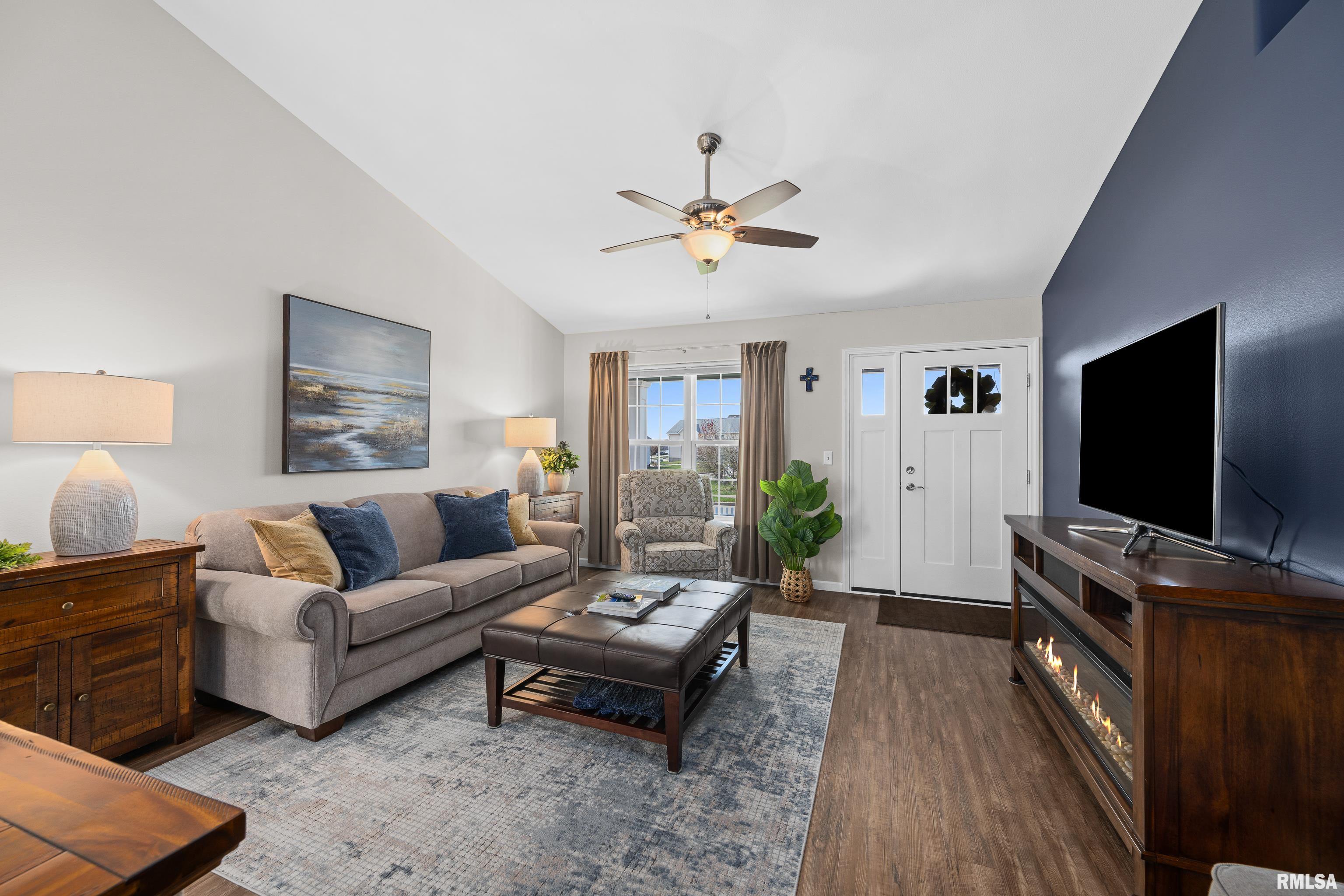 1556 Parkview Lane, Davenport, Iowa image 2