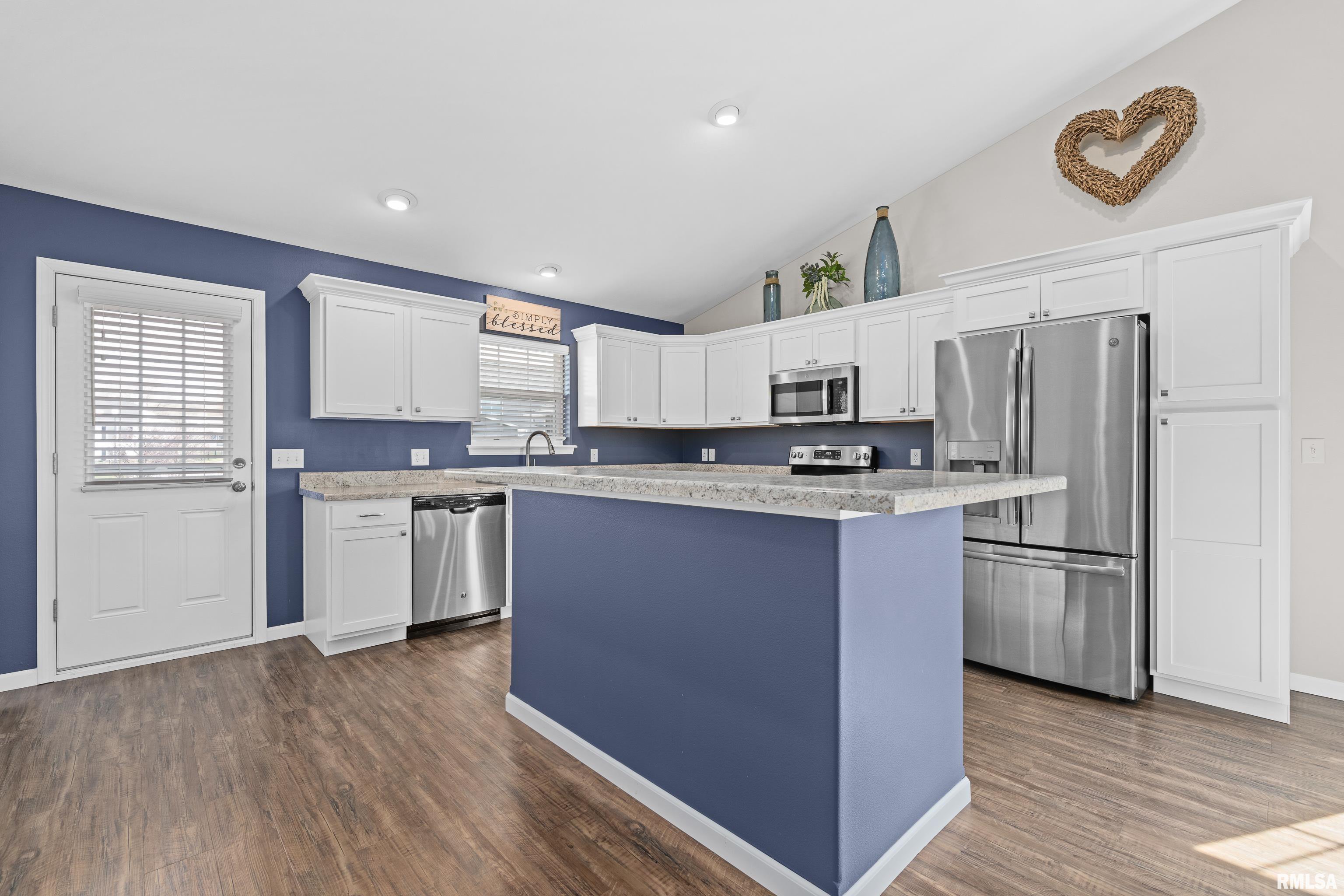 1556 Parkview Lane, Davenport, Iowa image 9