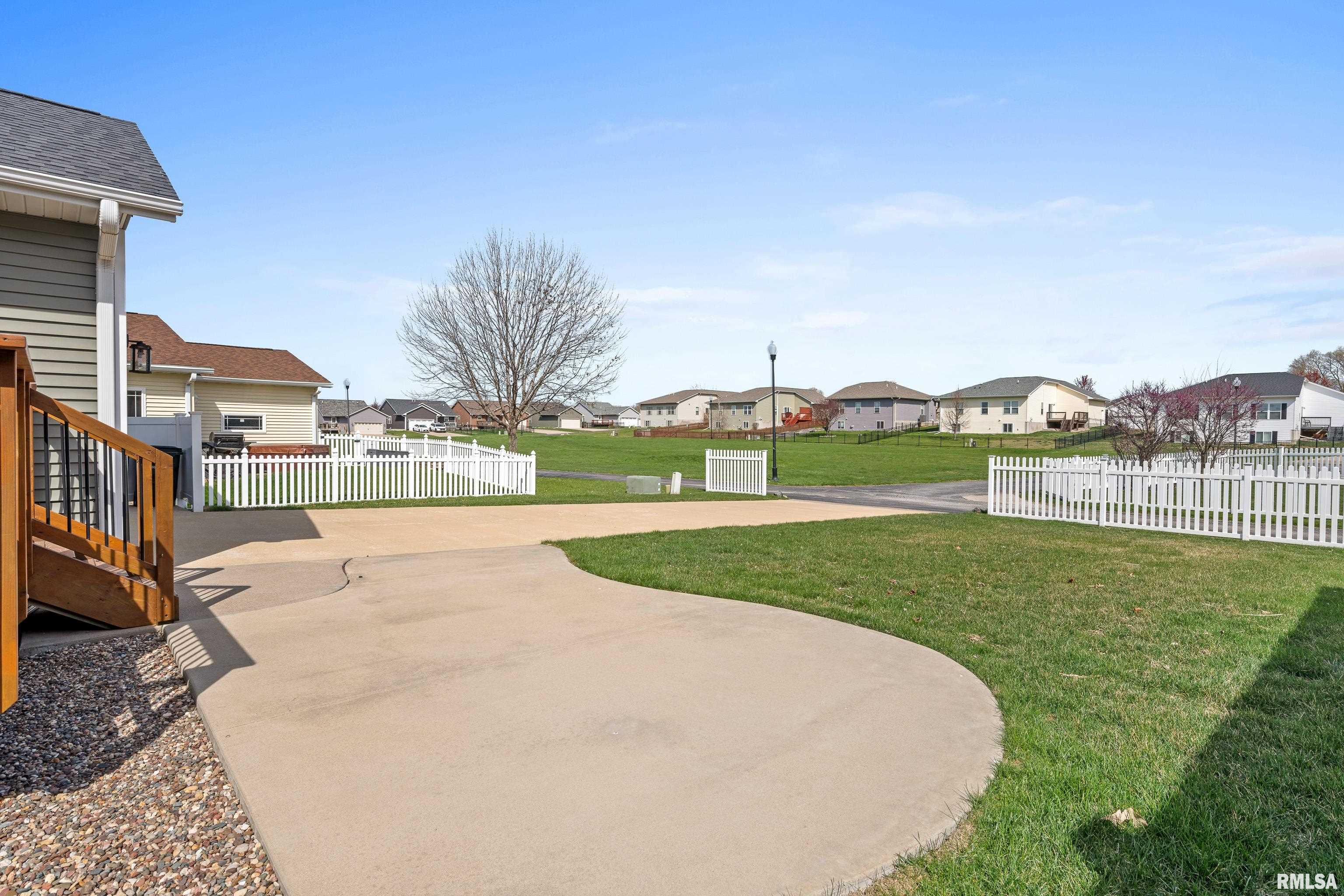 1556 Parkview Lane, Davenport, Iowa image 35
