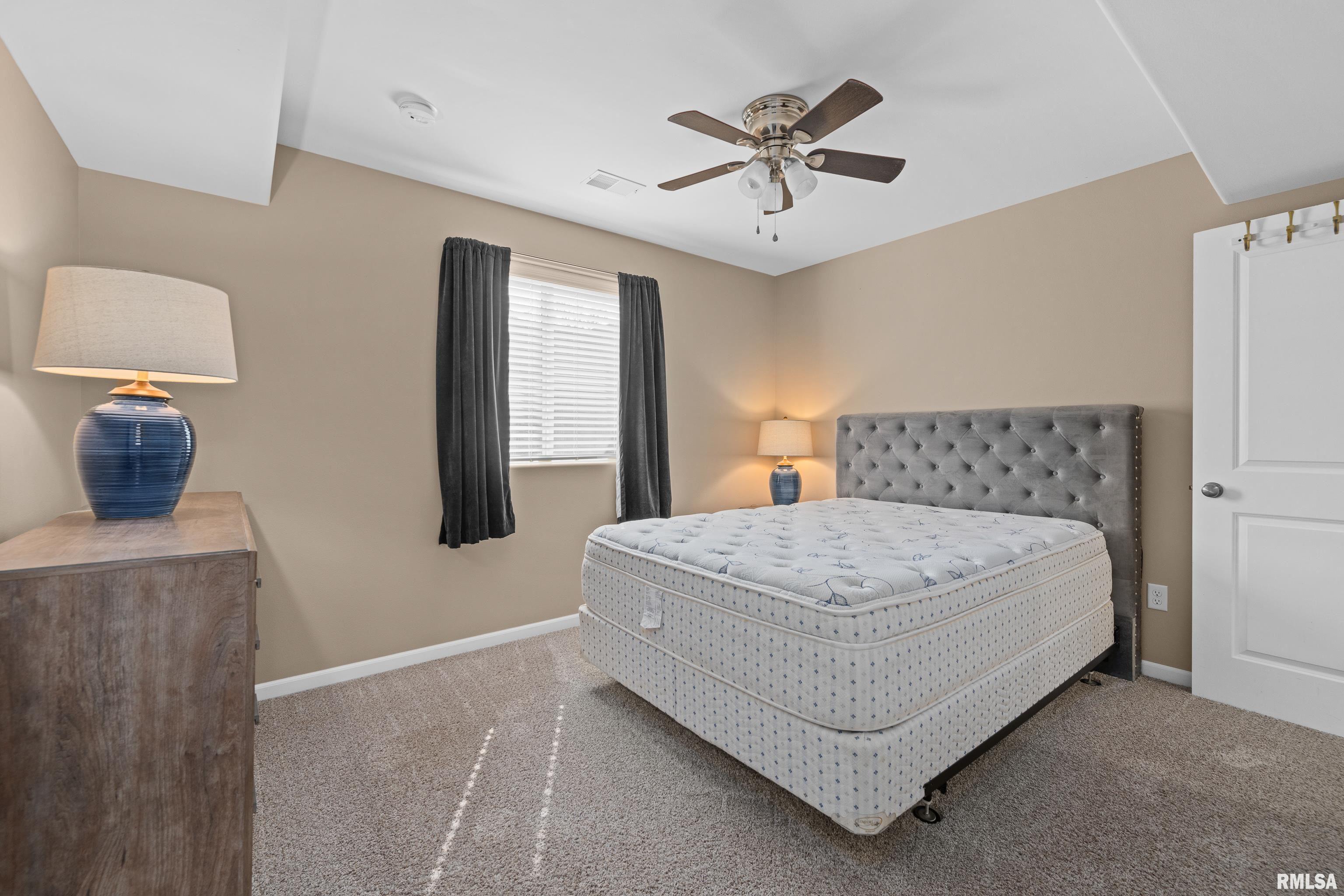 1556 Parkview Lane, Davenport, Iowa image 25