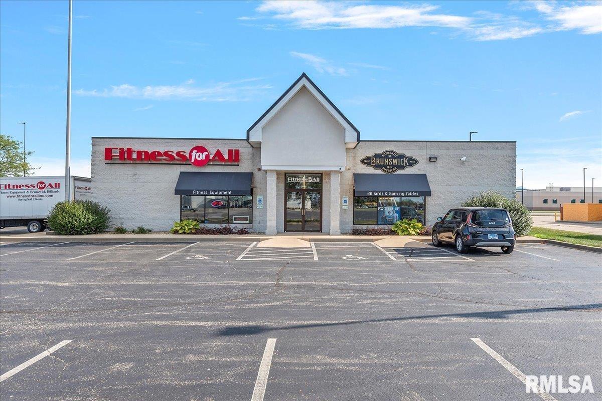 Photo 1 of 17 — 3034 LINDBERGH Boulevard, Springfield, IL 62704