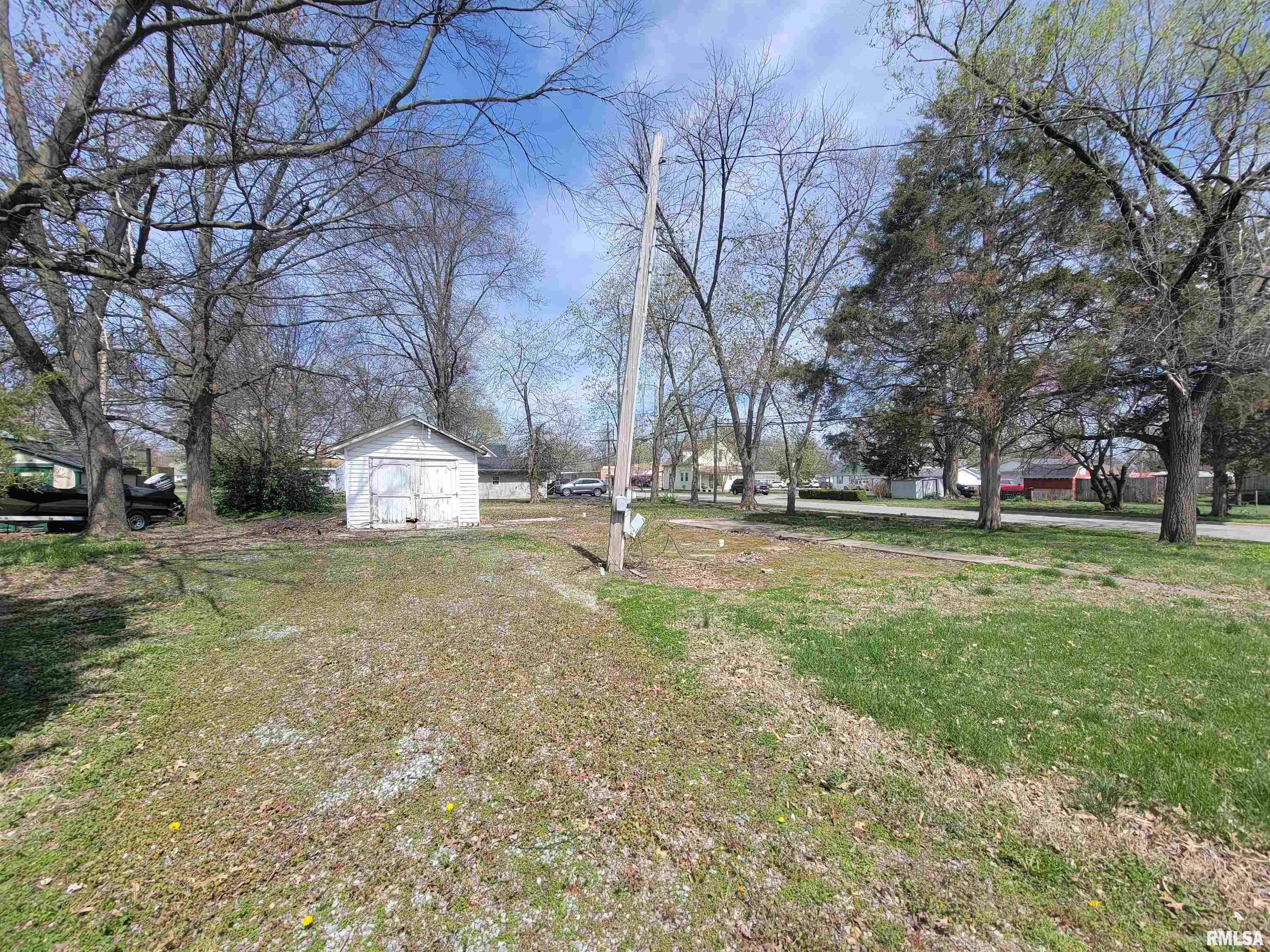 602 W 3rd Street, Flora, Illinois image 3