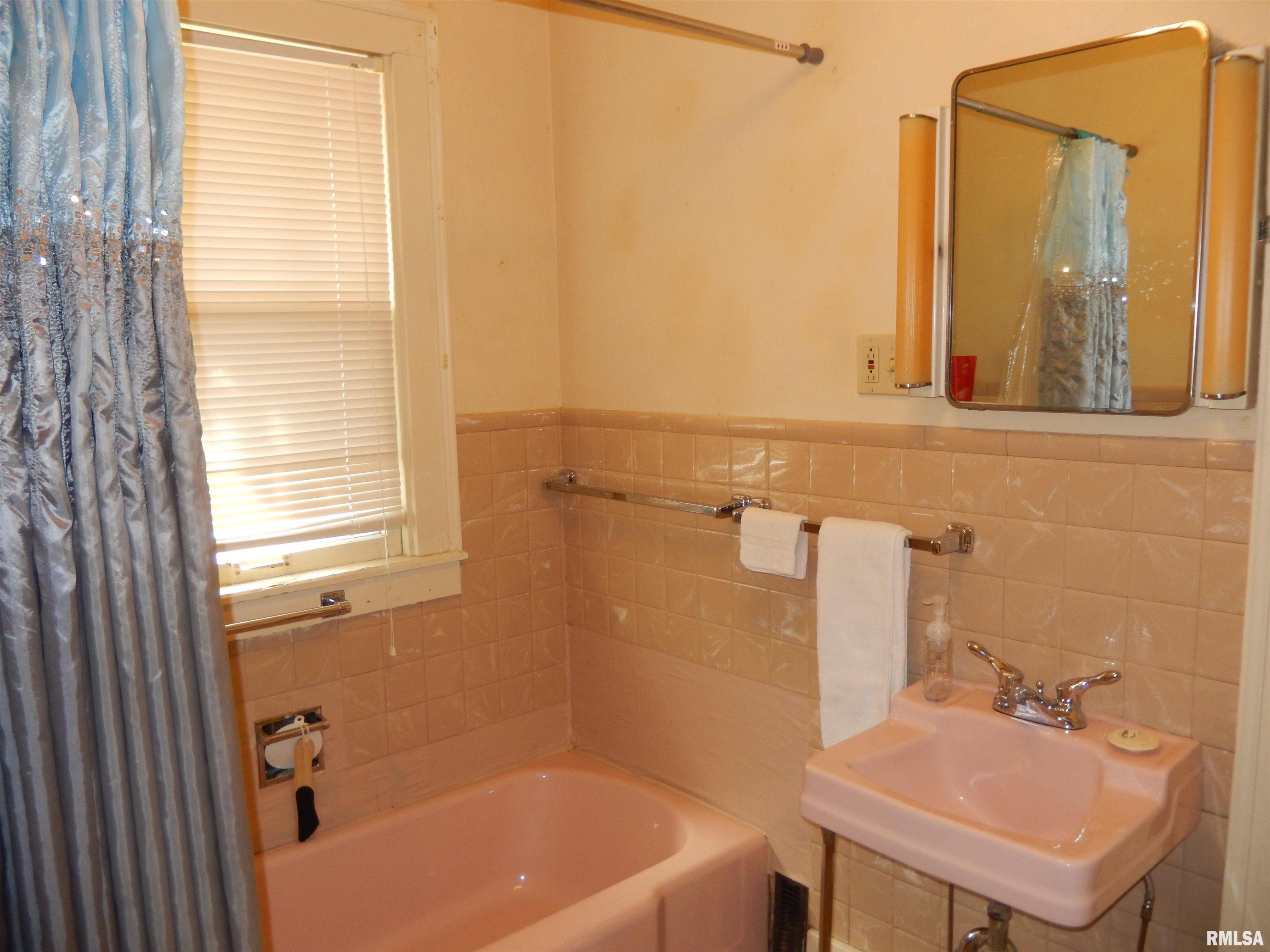 120 W Adams Street, Macomb, Illinois image 27