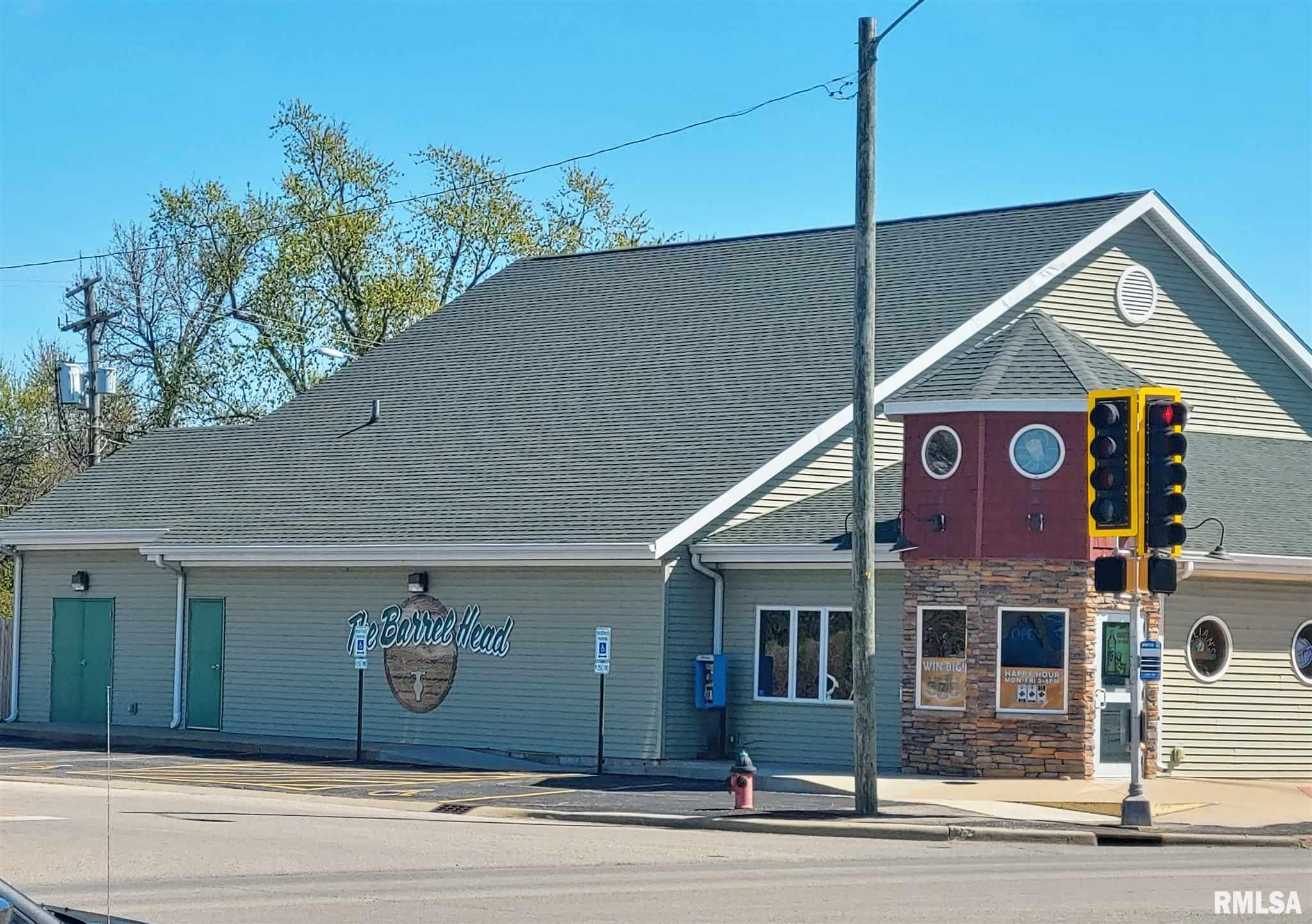 Photo 1 of 48 — 1577 W WABASH Avenue, Springfield, IL 62704