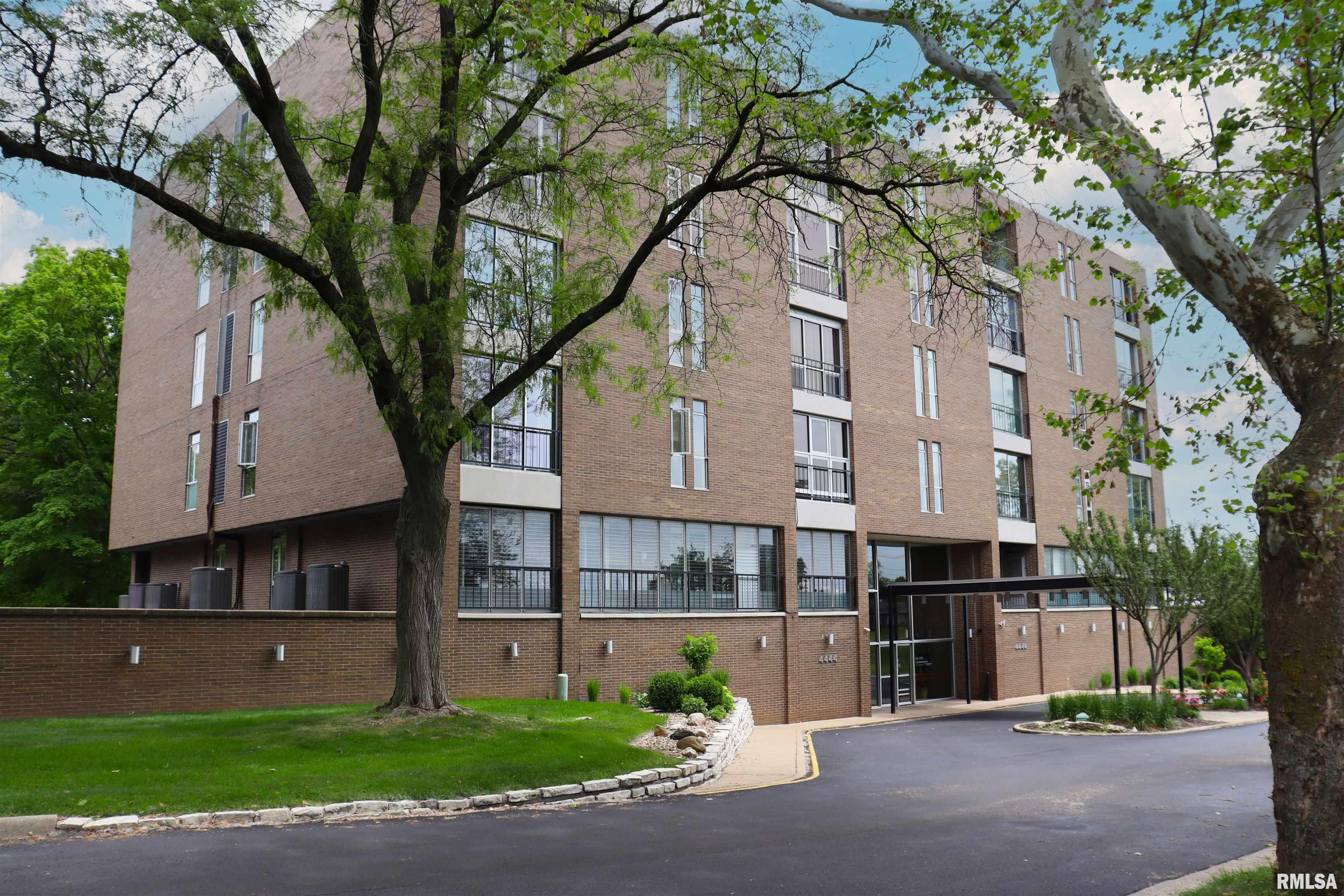 Photo 1 of 36 — 4444 N KNOXVILLE Avenue 404, Peoria, IL 61614