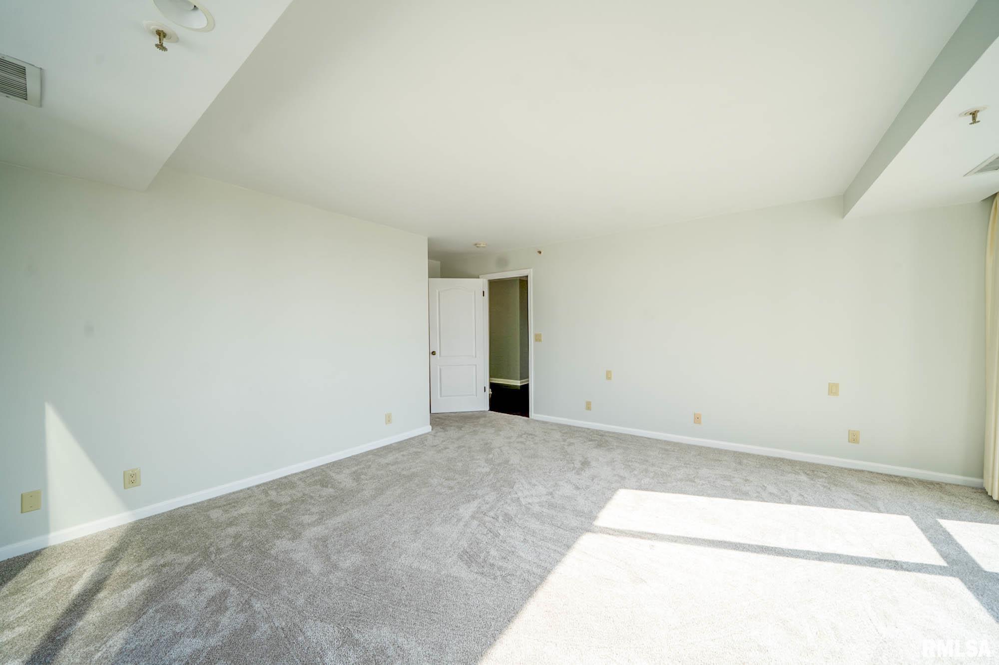 123 SW Jefferson Street #E16B, Peoria, Illinois image 19