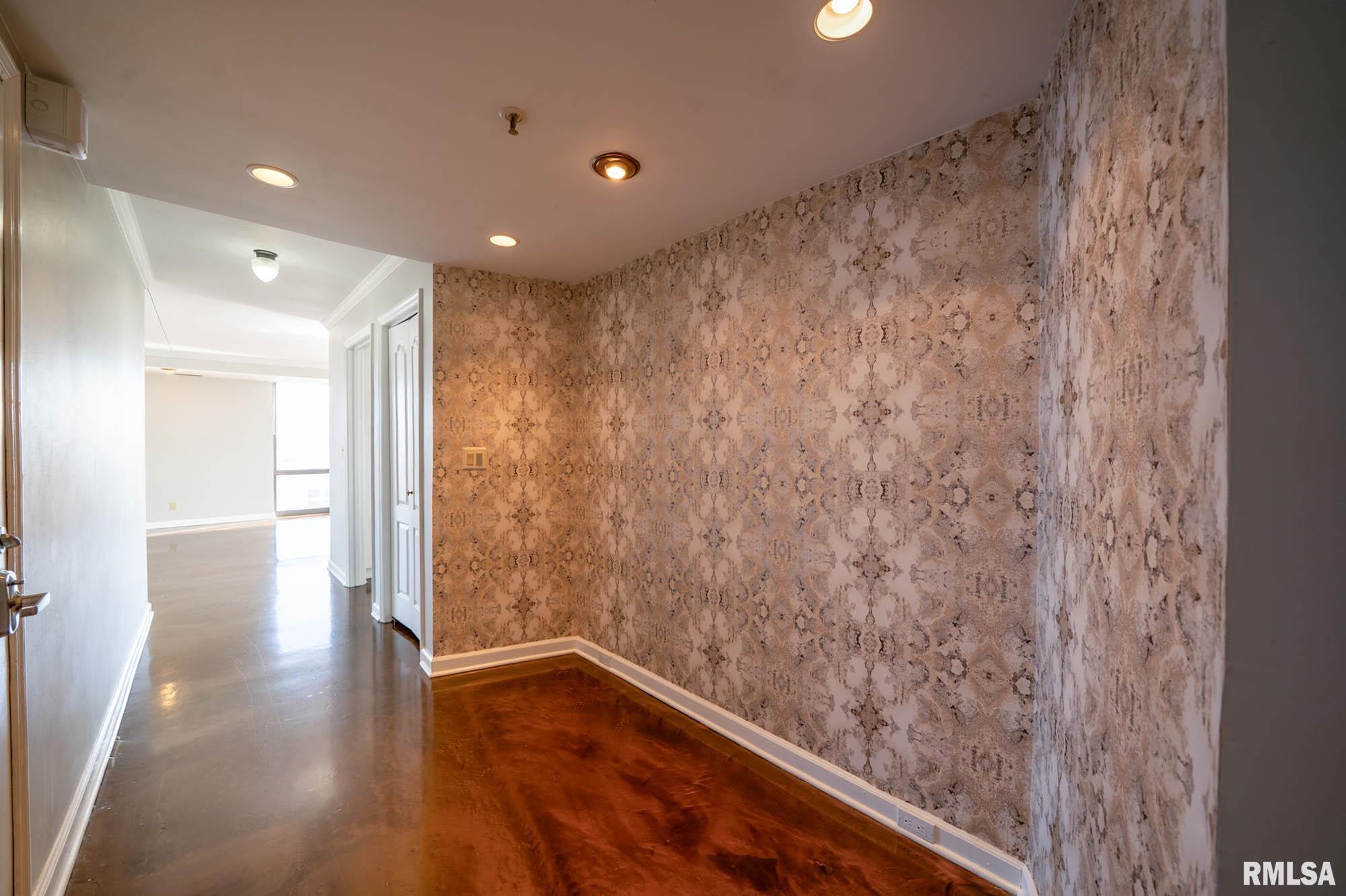123 SW Jefferson Street #E16B, Peoria, Illinois image 3