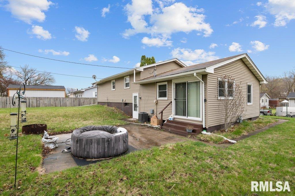 8222 W 9th Street, Rock Island, Illinois image 21