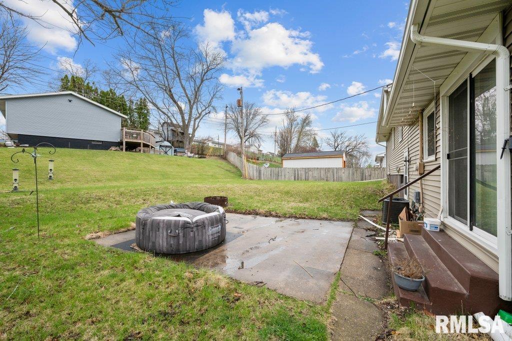 8222 W 9th Street, Rock Island, Illinois image 22